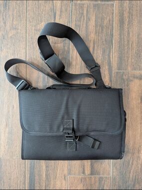 Dsptch Portfolio 13" Black Messenger Bag w Adjustable Shoulder Strap *LIKE NEW*
